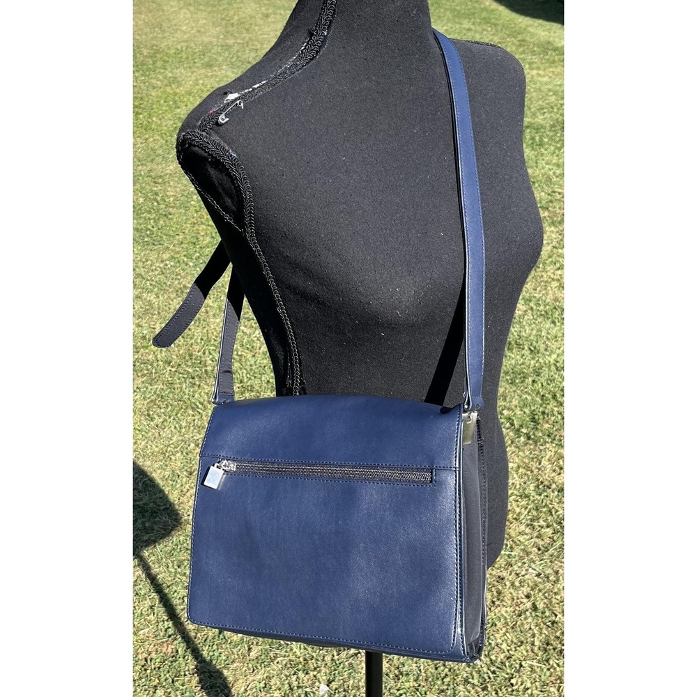 Liz Claiborne Crossbody Bag Womens One Size Navy Blue Flap Zip Pockets Messenger